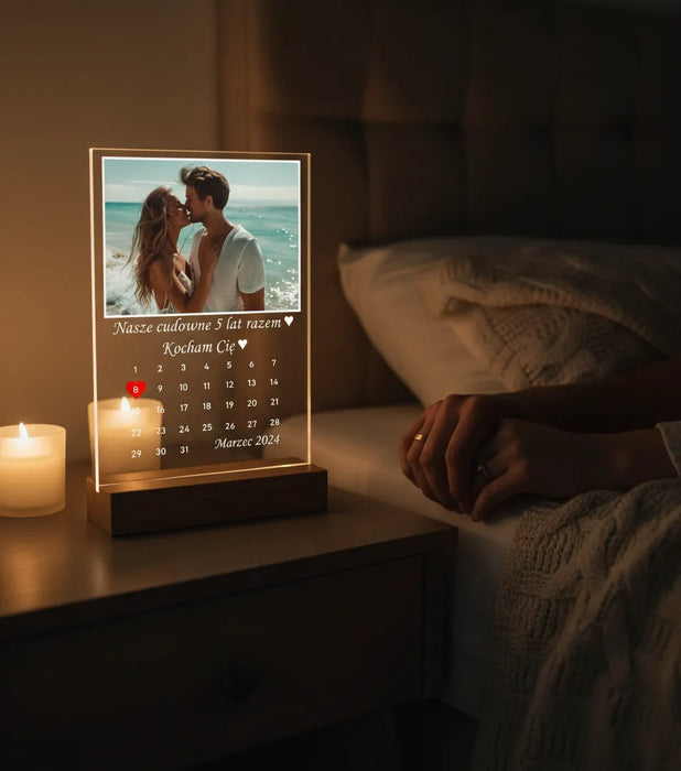 Kolejny Rok Szczęścia - Kalendarz rocznicowy - Ważda data -  Druk na szkle z podstawką - KochamCie.pl 