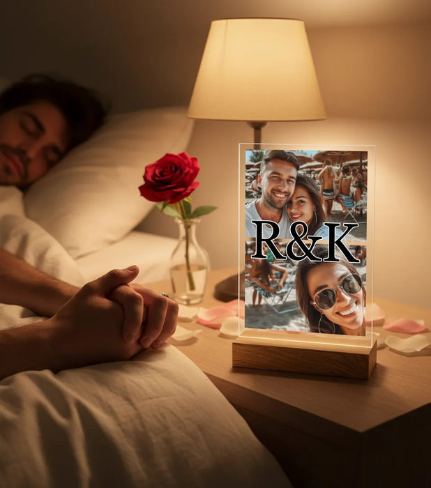 Nasze Inicjały - Kolaż zdjęć - Dla Zakochanych - Druk na szkle z podstawką - KochamCie.pl 