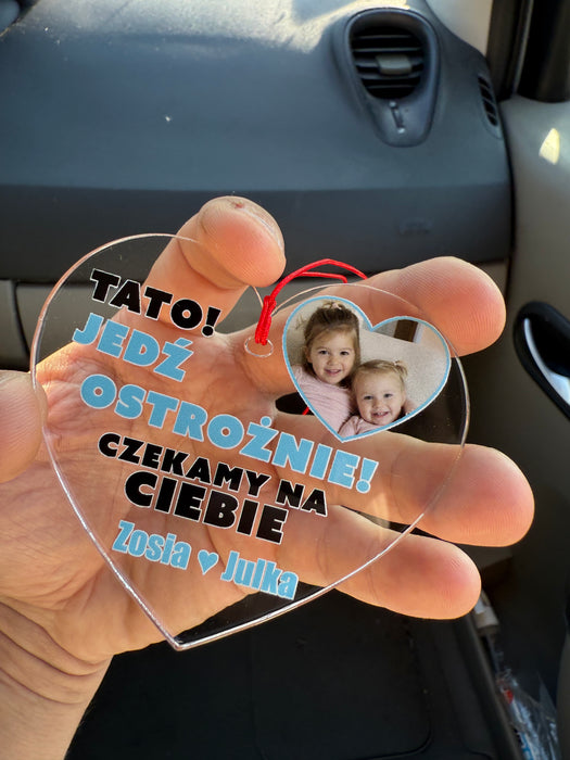 Tato, jedź ostrożnie - Czekamy na Ciebie - Prezent dla Taty - Personalizowana zawieszka do samochodu