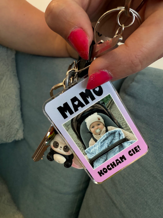 Mamo! Kochamy Cię! - Prezent dla Mamy - Dwustronny personalizowany breloczek do kluczy - KochamCie.pl 