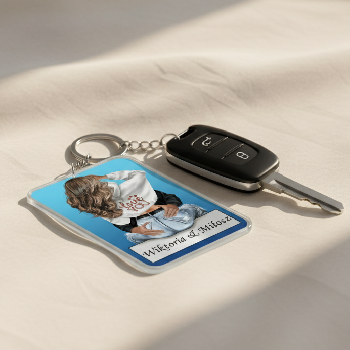 W ramionach ukochanego - Prezent dla zakochanych - Personalizowany breloczek do kluczy - KochamCie.pl 