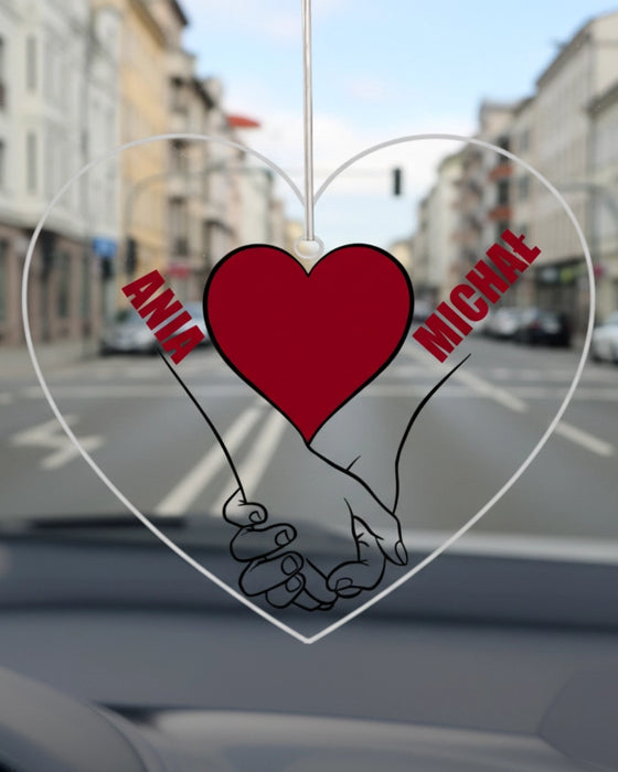 Dłonie zakochanych - zawieszka do auta z imionami zakochanych i dłońmi trzymającymi się - Miłość na lusterku - Idealny prezent dla chłopaka i dziewczyny