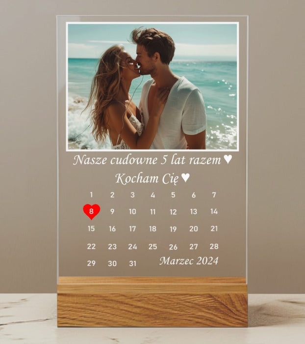 Kolejny Rok Szczęścia - Kalendarz rocznicowy - Ważda data -  Druk na szkle z podstawką - KochamCie.pl 