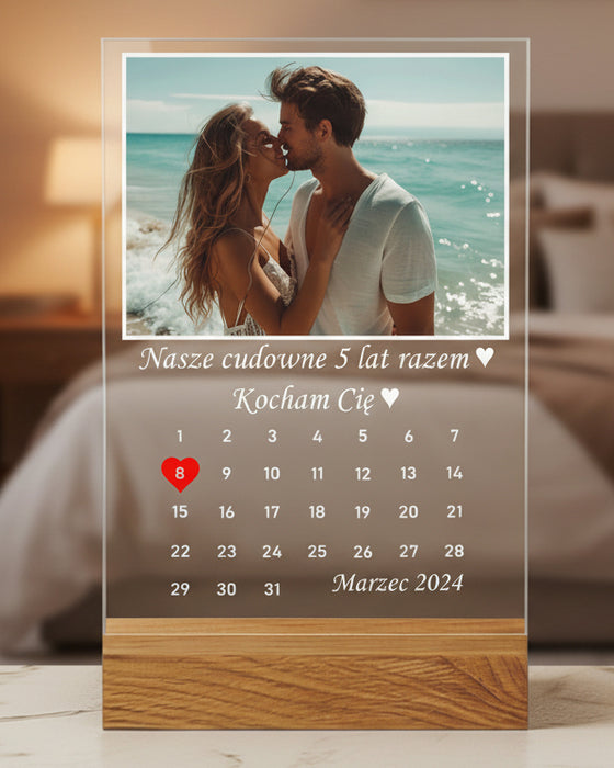 Kolejny Rok Szczęścia - Kalendarz rocznicowy - Ważda data -  Druk na szkle z podstawką - KochamCie.pl 