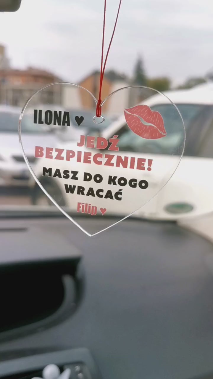 zawieszka-do-samochodu-imiona-do-auta-prezent-dla-meza-zony