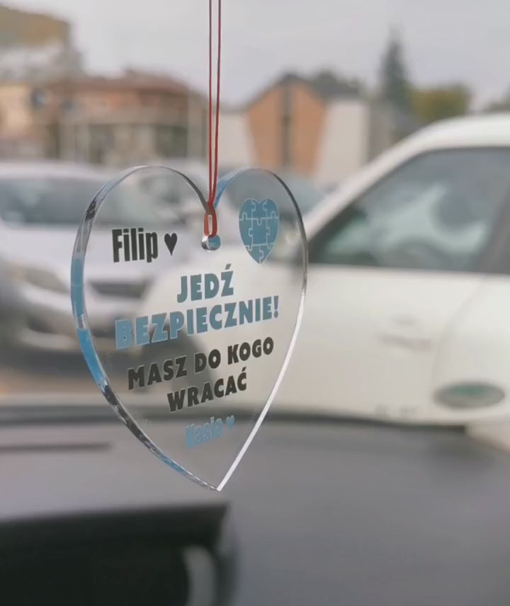 zawieszka do samochodu z imieniem - prezent dla najblizszych